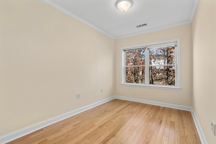 Building Photo - 107 Independence Dr