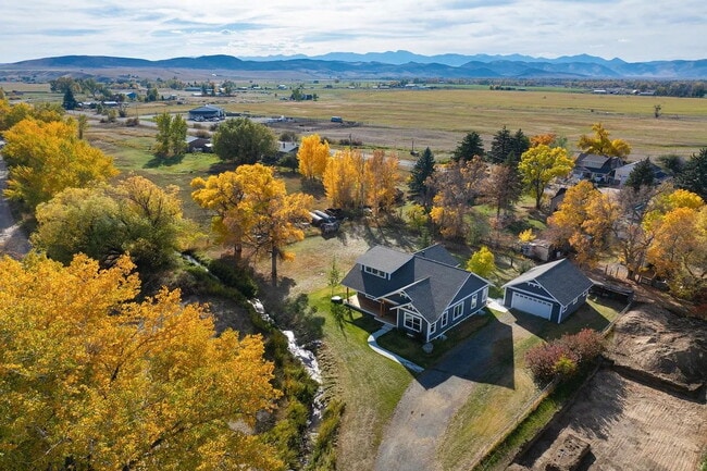 Building Photo - Beautiful and Spacious 3 Bed, 2.5 Bath Hom...