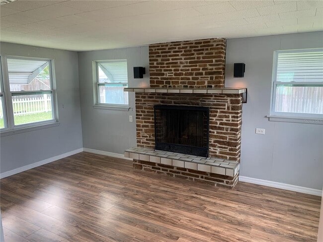 Building Photo - 2215 Pamela Dr