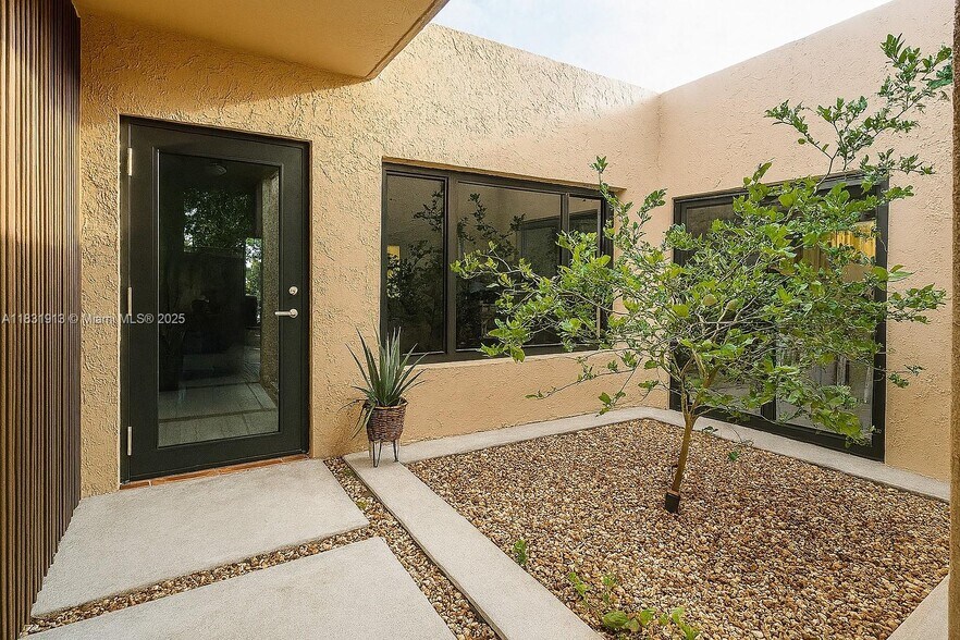 Building Photo - 7441 Bay Hill Dr