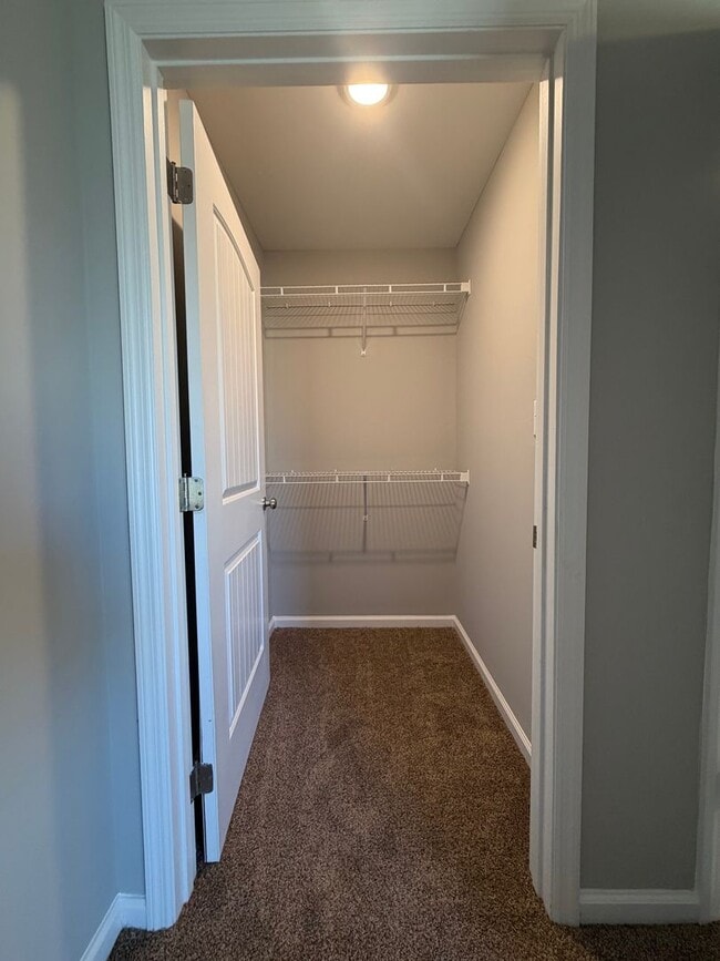 Building Photo - Find Your Fresh Start This Spring! Move in for $700, No rent until April!