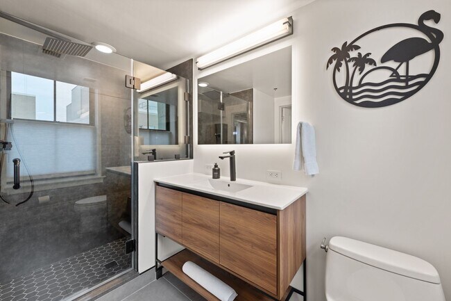 Building Photo - Fully Furnished Designer Loft with Parking & Monument Views!