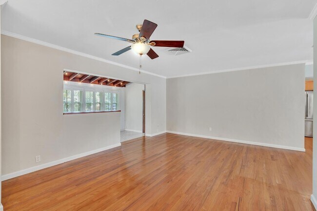 Building Photo - 1527 Mayo St