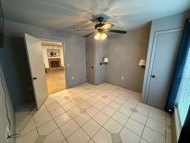 Building Photo - Pensacola - 32526- 4 bedroom, 2 bathroom - pool and lawn care included