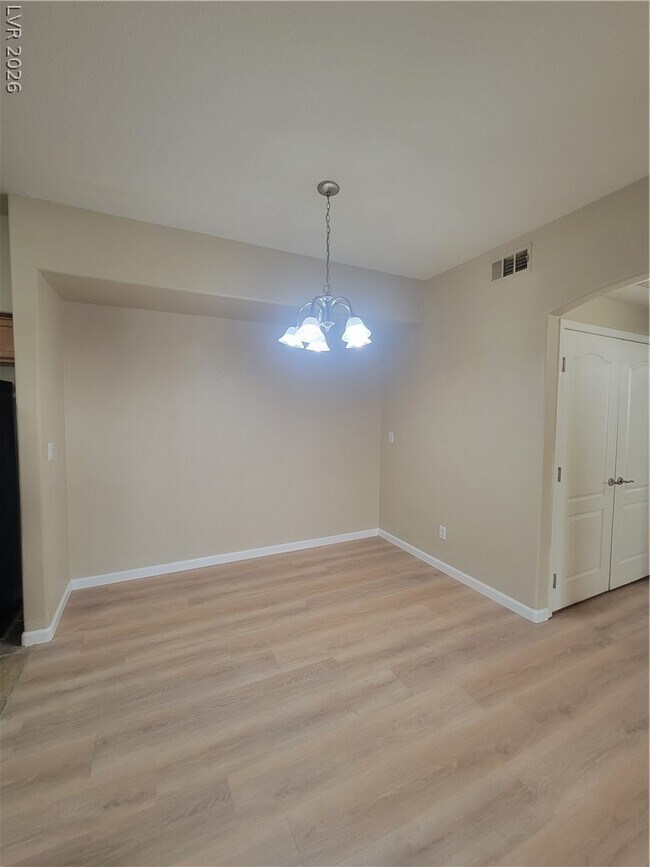 Building Photo - 10237 King Henry Ave