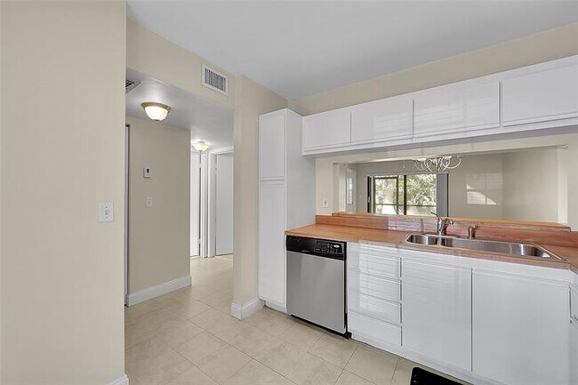 Building Photo - 2518 NW 89th Dr
