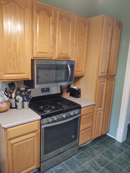New stainless steel gas stove and microwave - 617 W South St