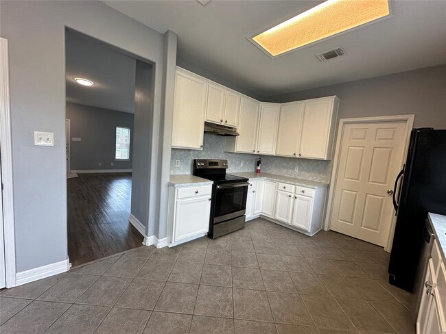 Building Photo - 6810 Crystal Point Dr