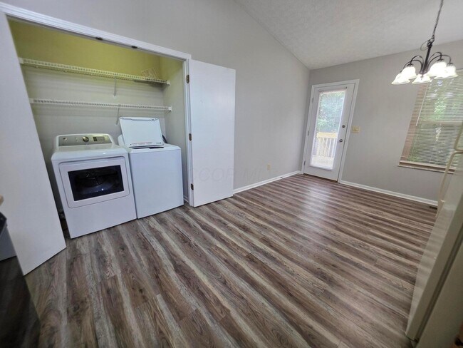Building Photo - 7253 Fablegate Ct