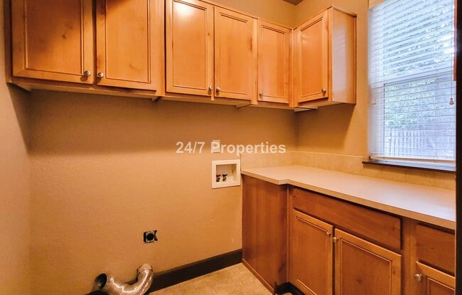 Building Photo - The Perfect 3 BD | 2.5 BA Home in Oregon C...