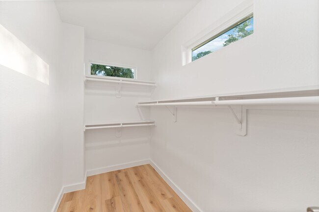 Building Photo - ? Spacious 4BR / 3.5BA Single-Family Home – Move-In Ready! ?