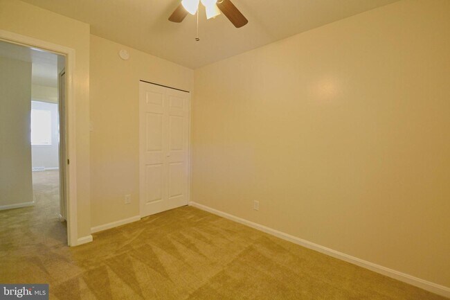Building Photo - 22426 Greenview Ct