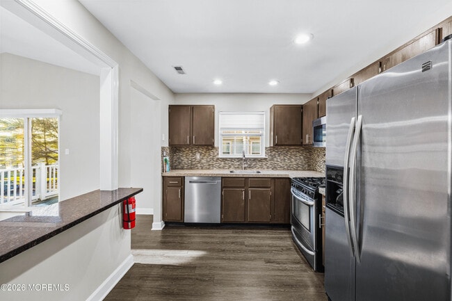 Building Photo - 186 Tulip Ln