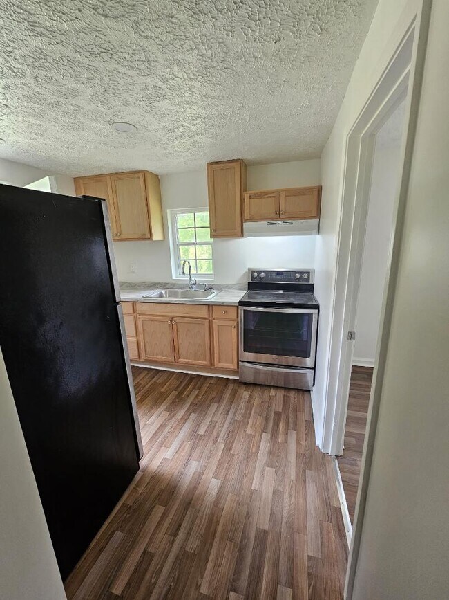 Building Photo - 182 Hughes St