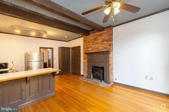 Building Photo - 105 N Loudoun St