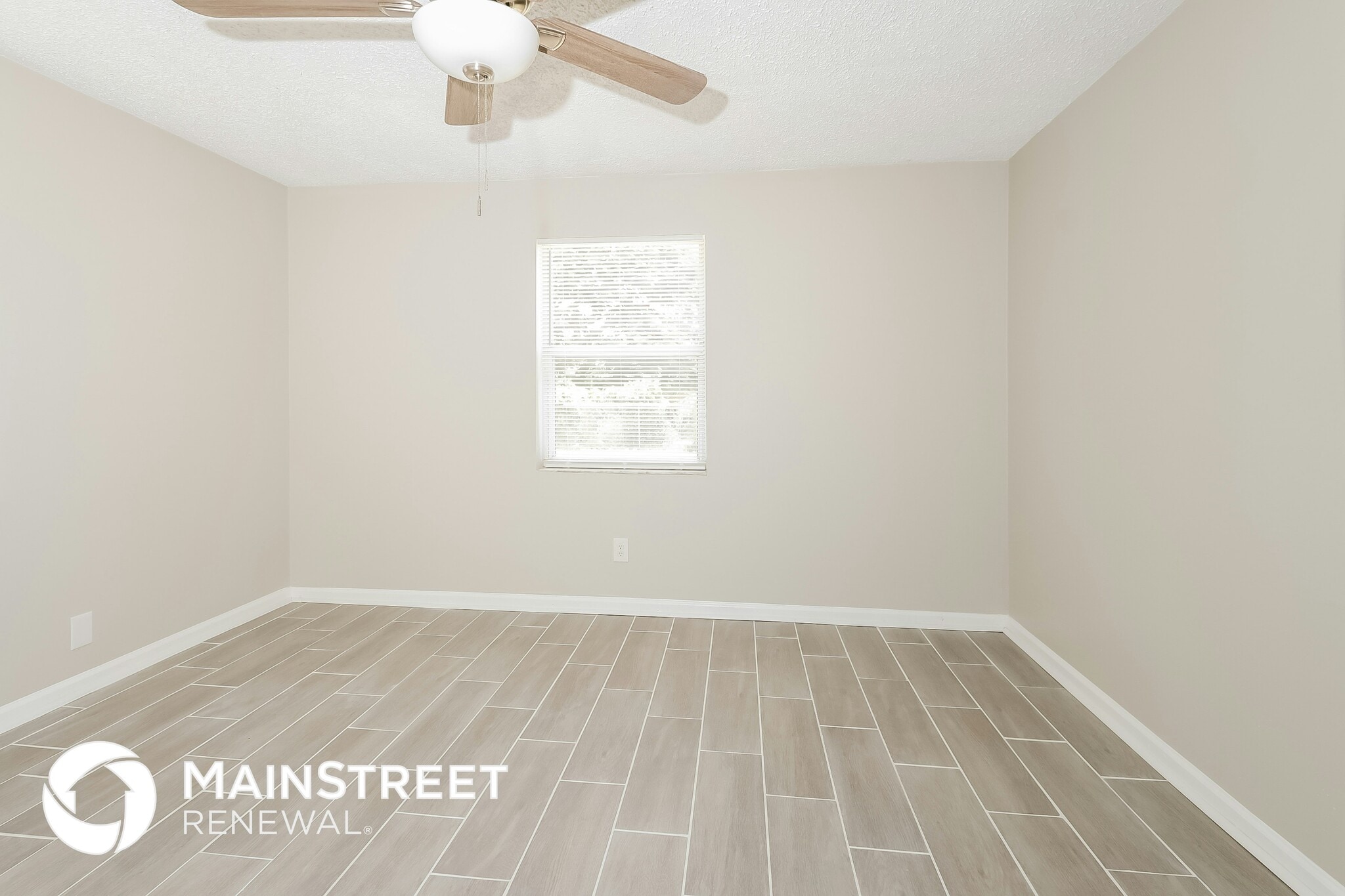 Building Photo - 4386 Pine St