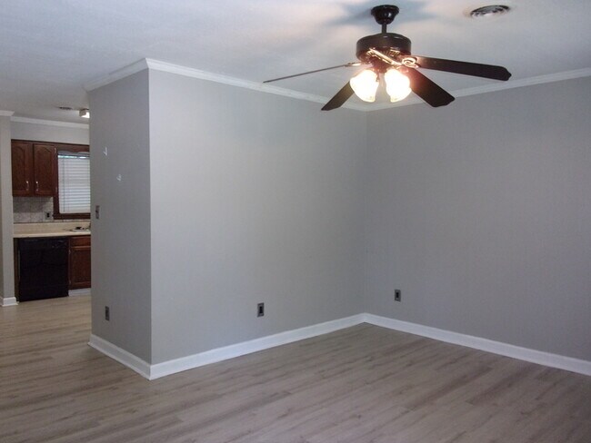 Building Photo - 589 Cedar Villa Drive