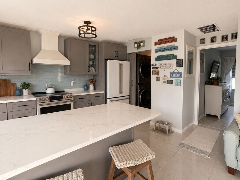 Building Photo - 5215 Coquina Key Dr SE