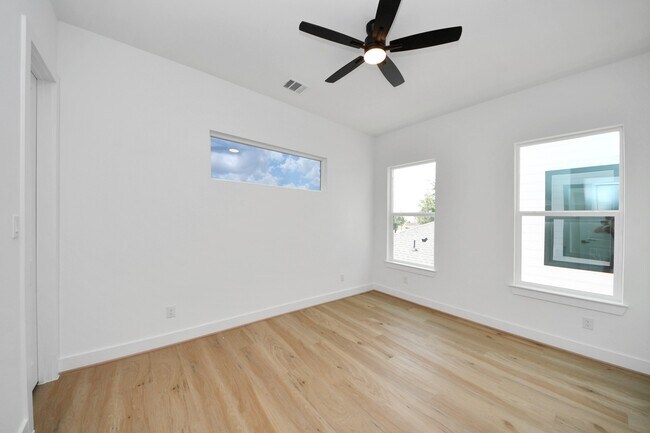 Building Photo - 7117 Eastwood St