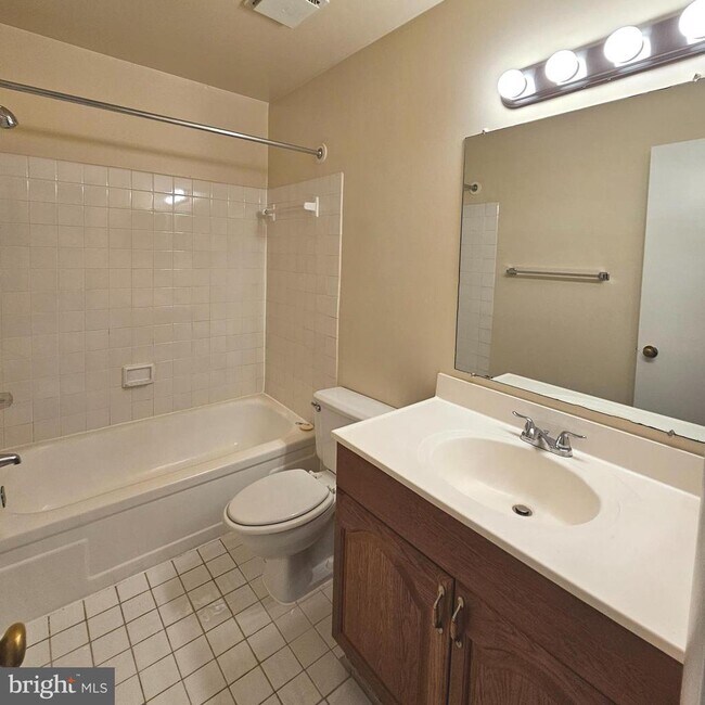 Building Photo - 8994 Bonham Cir