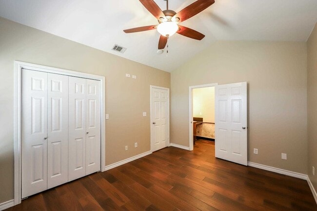 Building Photo - 2445 Monarch Dr