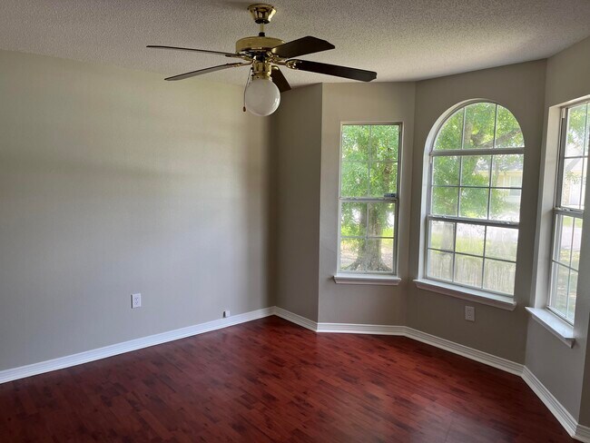 Building Photo - 114 Oak Terrace Dr