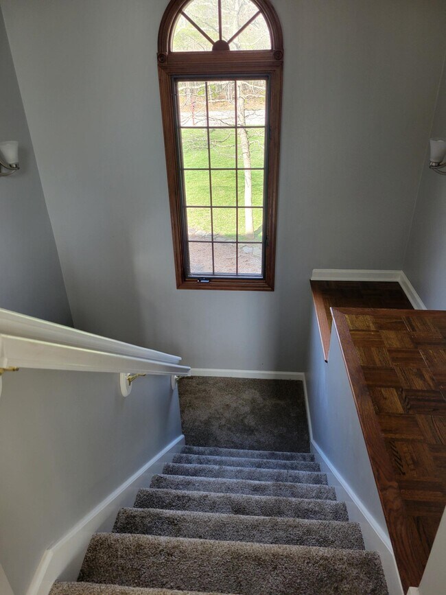 Building Photo - 116 Knollwood Ln