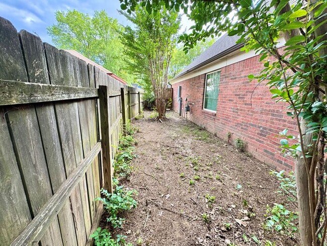 Building Photo - 5626 Tulip Tree Dr
