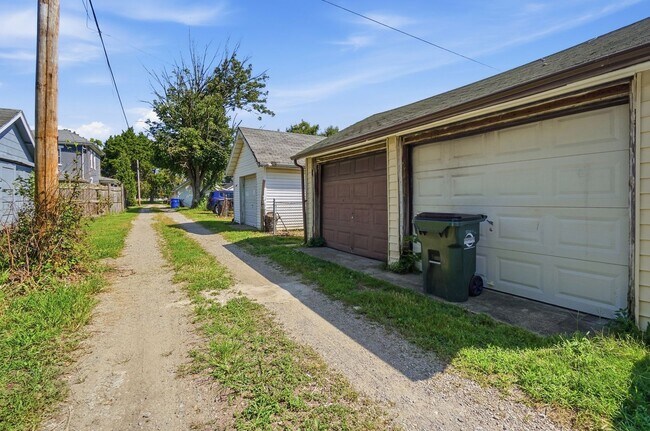 Building Photo - 413 Lockwood Ave