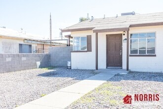 Building Photo - Charming One-Bedroom Duplex