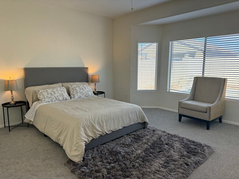 Building Photo - 15224 W Desert Hills Dr