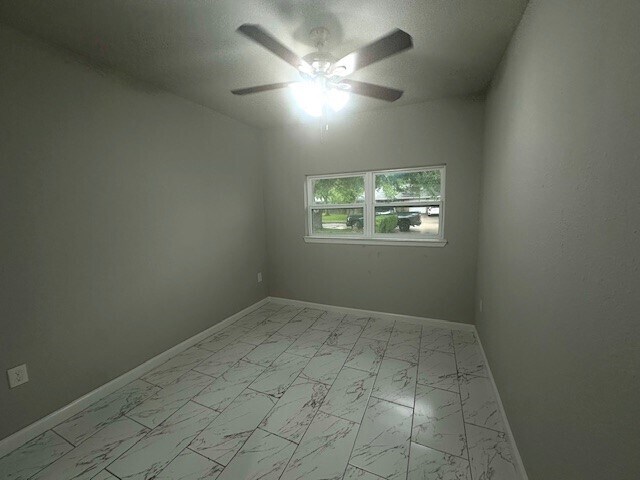 Building Photo - 9013 Lugary Dr