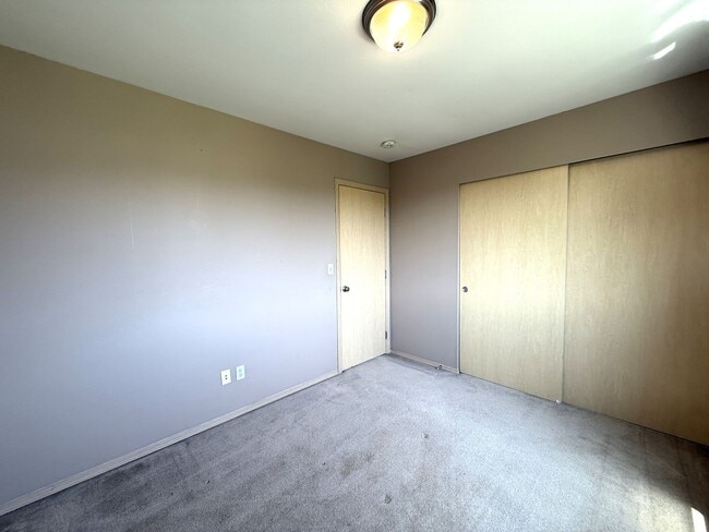 Building Photo - Sunnyside Area Home with Amazing Views!
