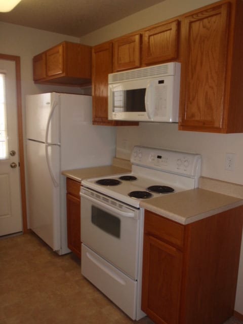 Building Photo - Heat paid two story apartment
