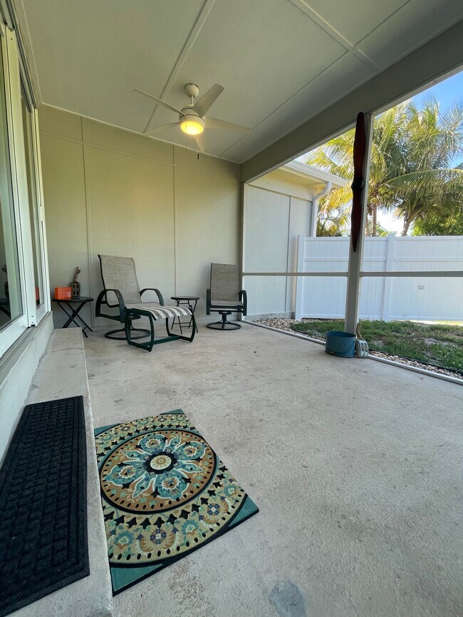 Building Photo - 8043 SE Highpoint Way