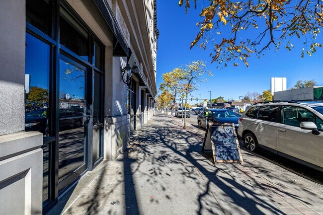 Building Photo - One bedroom, two bath corner unit in Baker with two balconies