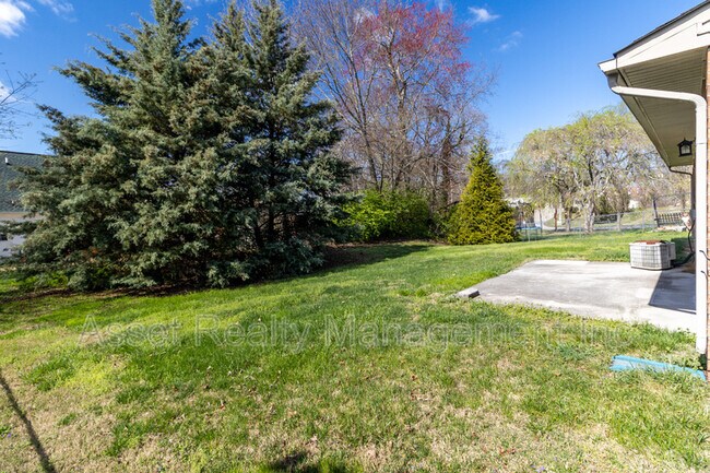 Building Photo - 6121 Bill Murray Ln