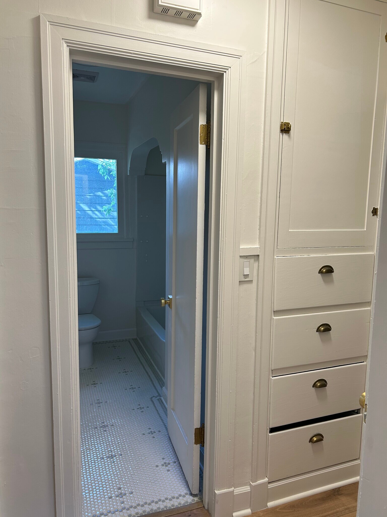 Building Photo - 2425 Van Buren Ave