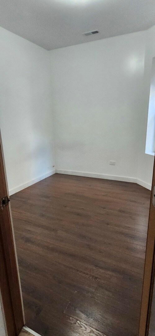 Building Photo - 1453 N Lotus Ave