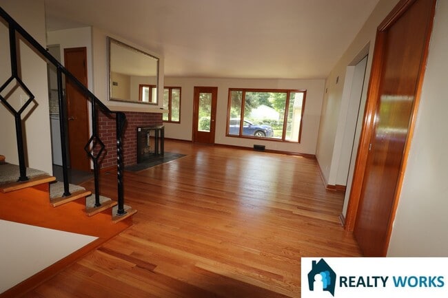 Building Photo - Charming 5 bed House!