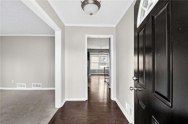 Building Photo - 1075 Forest Heights Rd