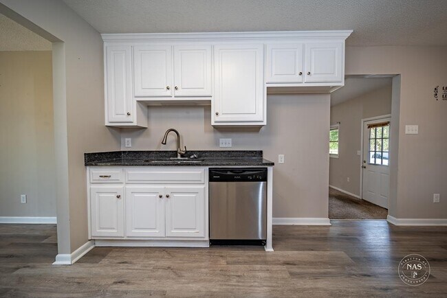 Building Photo - 2802 Evans Dr