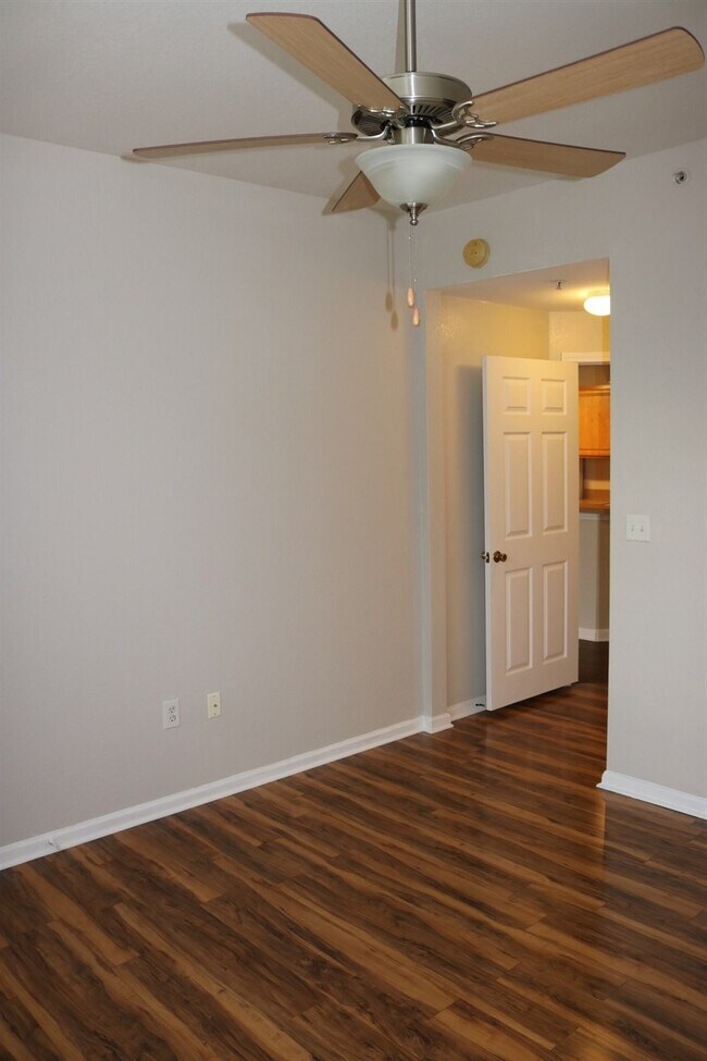 Building Photo - 410 S Villa San Marco Dr