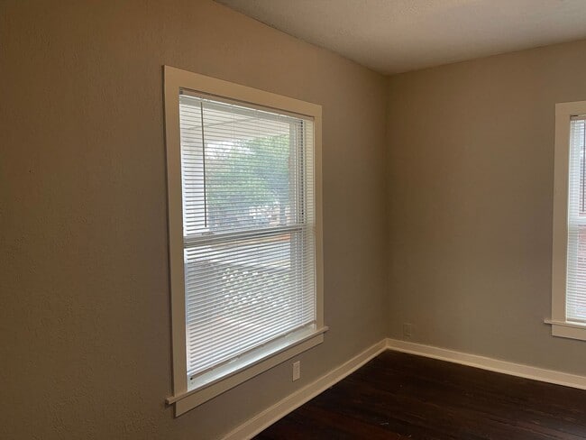 Building Photo - Huge 4 Bedroom house for rent !!!!!!