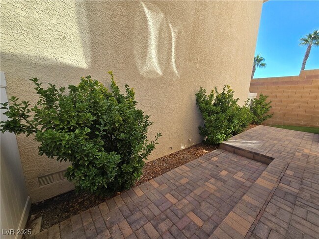 Building Photo - 7345 Linaria Rd