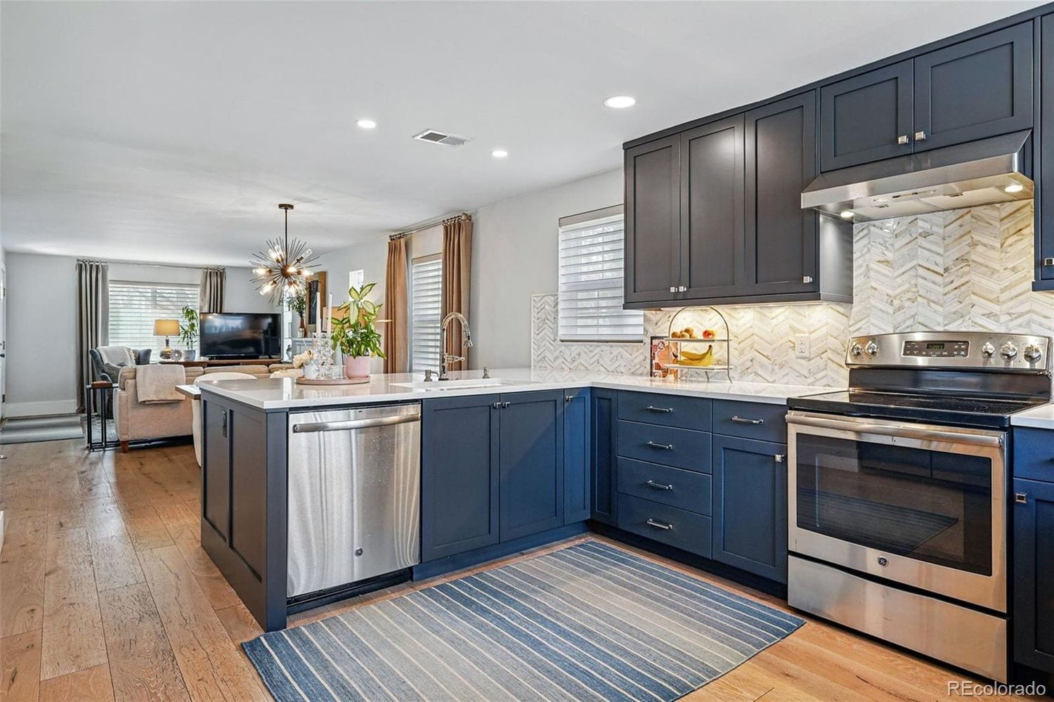 Kitchen - 796 Ivanhoe St