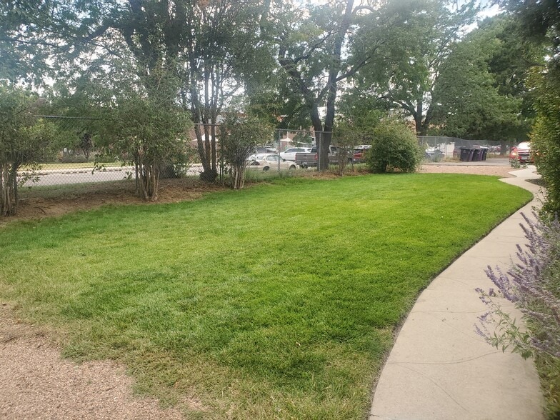 outside front - 3335 N Harrison St