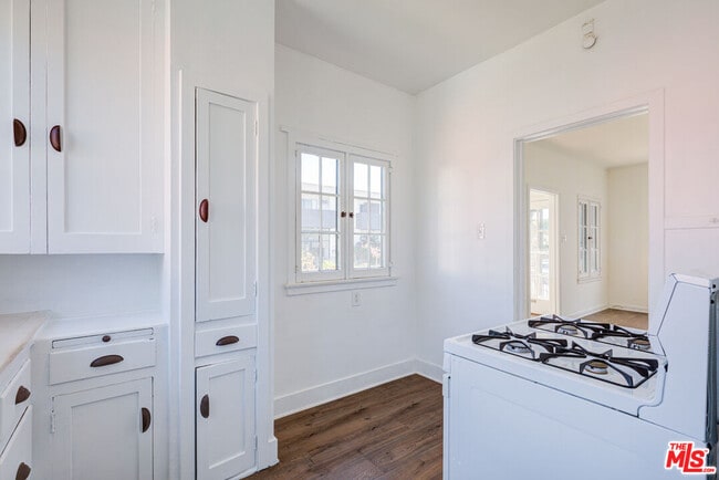 Building Photo - 1445 N Vista St