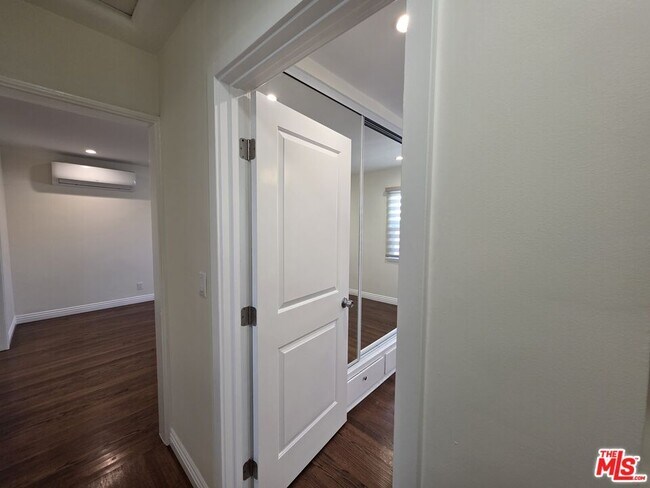 Building Photo - 102 Gaviota Ave