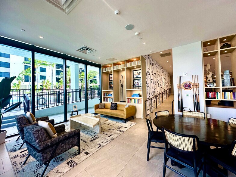 Building Photo - 1910 NW 1st Pl